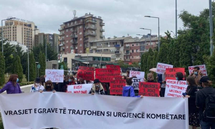 Organizata QIKA i reagon ministres Haxhiu: Vepro, para se të marrësh pjesë në protesta