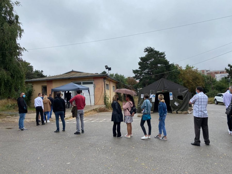  Vazhdon testimi në IKShPK, qytetarët presin në radhë 