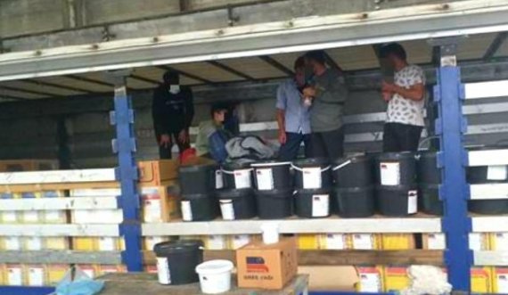 Ndalohet kamioni në Han të Elezit, policët hasin në pesë emigrantë
