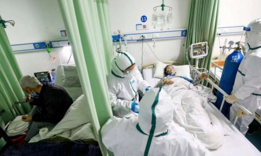 Gjysma e pacientëve të shtruar në spital nga COVID-19 kanë simptoma edhe pas një viti, zbulon studimi britanik