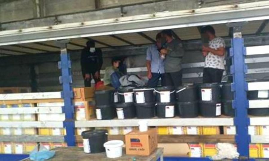 Ndalohet kamioni në Han të Elezit, policët hasin në pesë emigrantë