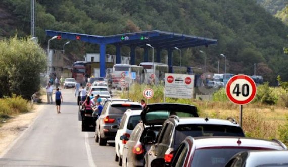 Shkojnë thujase të gjithë bashkatdhetarët, zvogëlohen pritjet në kufij 