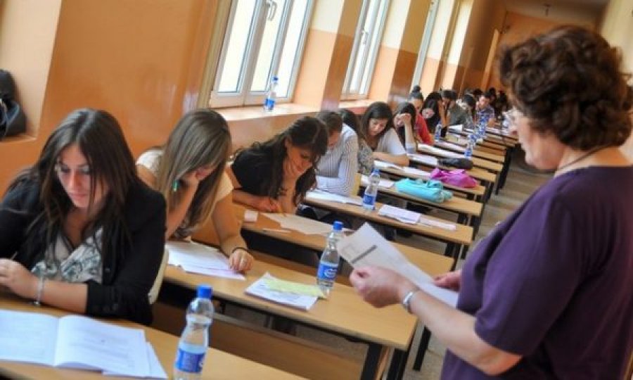 Rreth 7 mijë maturantë i nënshtrohen Provimit të Maturës Shtetërore