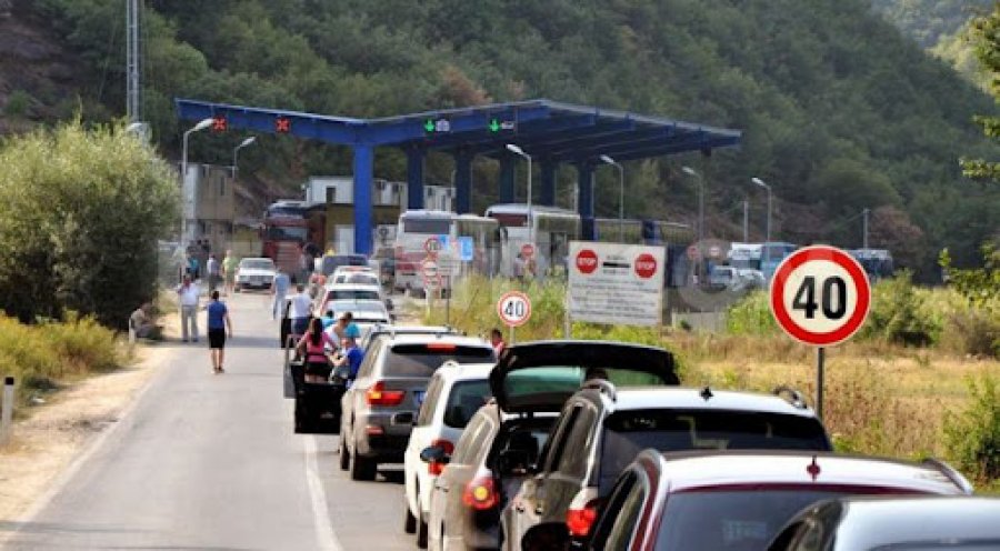 Shkojnë thujase të gjithë bashkatdhetarët, zvogëlohen pritjet në kufij 