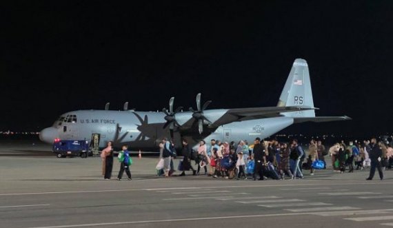 Afganët kanë arritur në Prishtinë, presidentja e kryeministri në aeroport