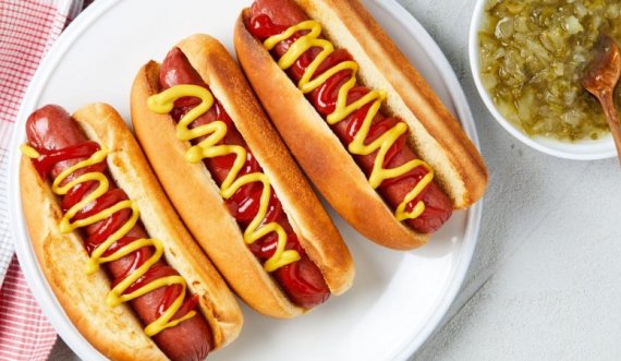 Mos e humbisni, ja sa minuta e shkurton jetën tuaj konsumimi i një hot dog-u 