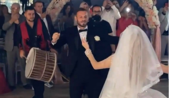 Martohet futbollisti Fidan Aliti, pamje nga dasma