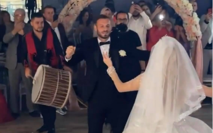 Martohet futbollisti Fidan Aliti, pamje nga dasma