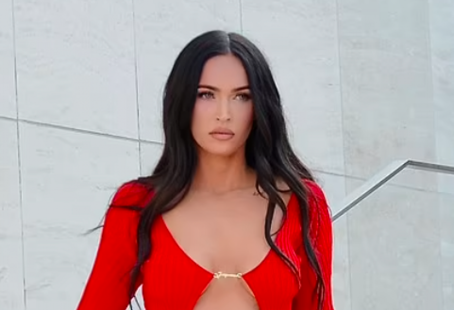 Wow: Megan Fox shfaq gjoksin bombastik