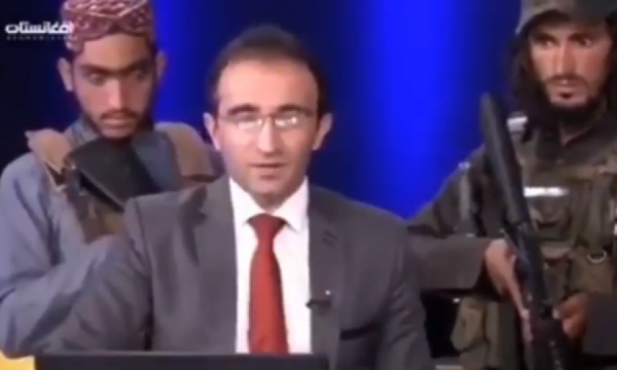  Debatet televizive në Afganistan, moderatori rrethohet nga talebanët e armatosur 