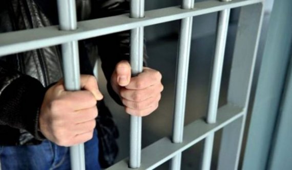  Kërkohet paraburgim për të arrestuarin në Prishtinë, dyshohet për rrëmbim e shitje të narkotikëve 