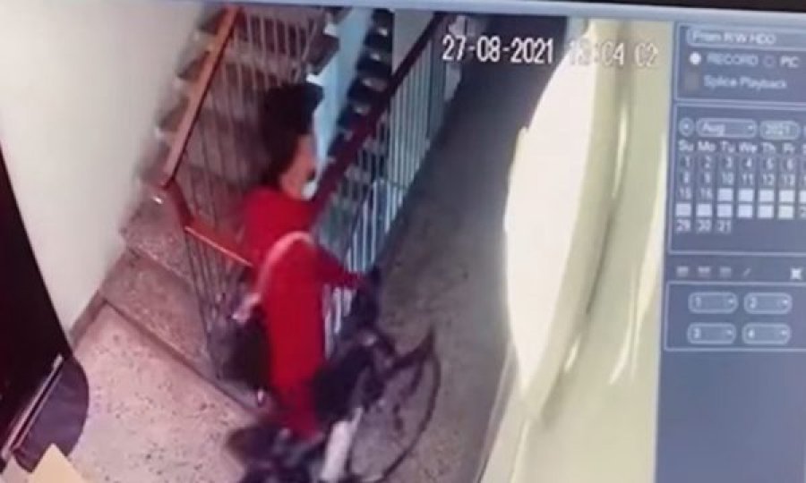  Prishtinasit ia vjedhin biçikletën te dera e banesës, e publikon edhe videon 