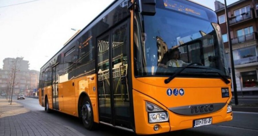 Kosovarë, mos ia mësyni autobusit nëse s’jeni vaksinuar