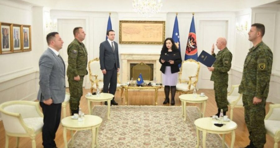 Sot mbahet ceremonia e pranimit të detyrës së komandantit të ri të FSK-së