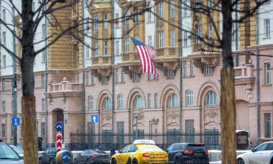 Rusia urdhëron largimin e një pjese të stafit të ambasadës amerikane