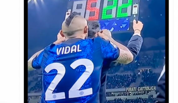 Pamje: Veprimi qesharak i Vidalit bëhet viral
