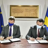 Kryeministri Kurti dhe Shefi i Zyrës së BE-së nënshkruajnë marrëveshje dypalëshe