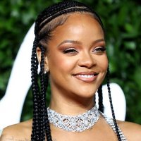 Rihanna reagon pas thashethemeve për shtatzëni