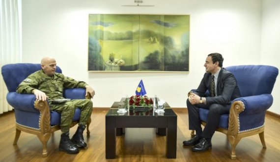 Kryeministrin Kurti e pret në zyrë komandantin e ri të FSK-së