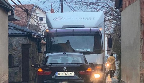 'Kush është më i forti', ja si ia zënë rrugën njëri-tjetrit në Prishtinë