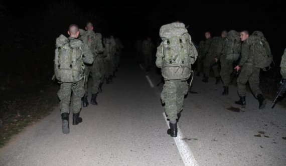Pamje nga stërvitjet e kadetëve të FSK-së gjatë natës