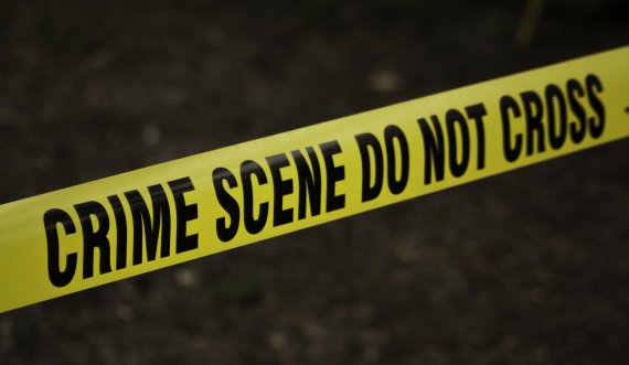 Vëllai 13 vjeç vret motrën 14 vjeçe, u mundua të qëllonte dy persona që i morën një armë pa ia paguar