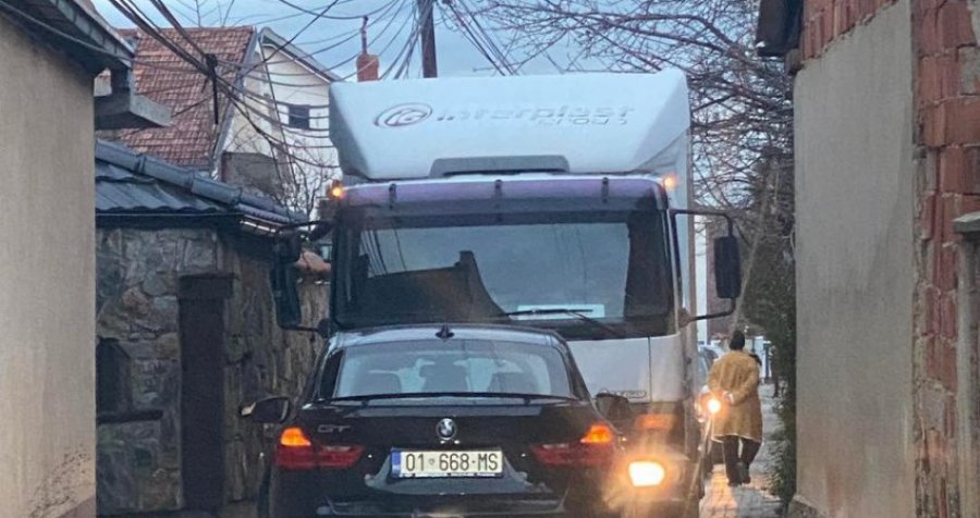 'Kush është më i forti', ja si ia zënë rrugën njëri-tjetrit në Prishtinë