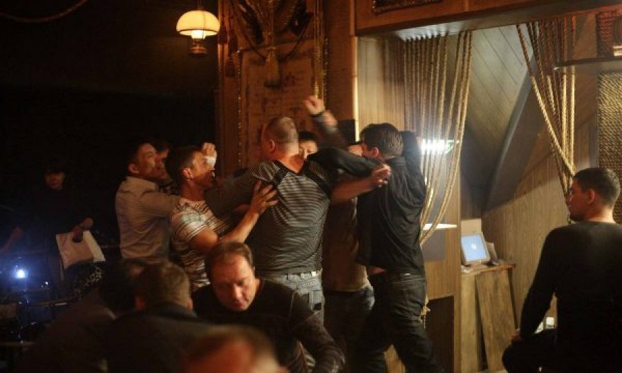 Tre të dehur rrahen mes vete në një lokal në Ferizaj