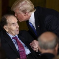 Reagimi i Trumpit pas vdekjes së senatorit Dole