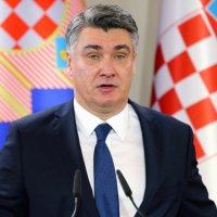 Presidenti kroat do t’i festojë Krishtlindjet në Kosovë, do të takohet me Osmanin e Kurtin