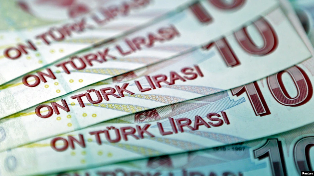 Lira në rënie të lirë, turqit po varfërohen