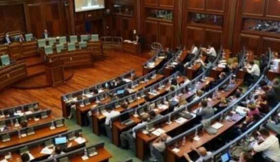 Kuvendi i Kosovës nis me një minutë heshtje për vdekjen e senatorit Bob Dole