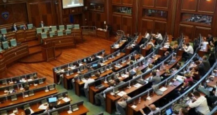 Kuvendi i Kosovës nis me një minutë heshtje për vdekjen e senatorit Bob Dole