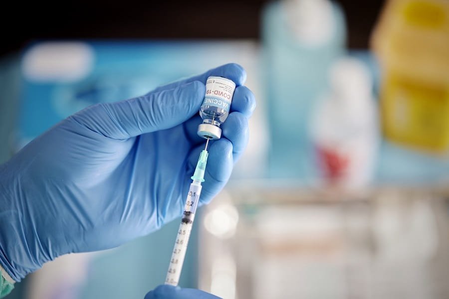 Çfarë fshihet pas hezitimit global ndaj vaksinave