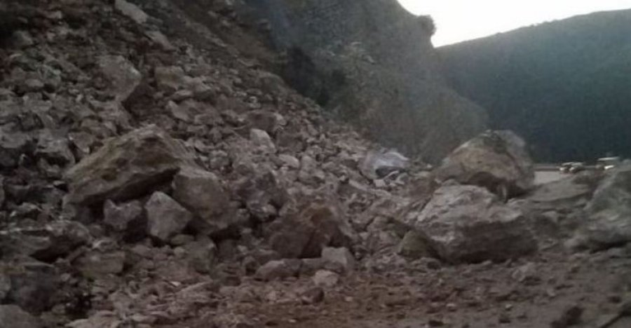 Rrëshqitje gurësh në rrugë. Izolohen banorët e 9 fshatrave shqiptare