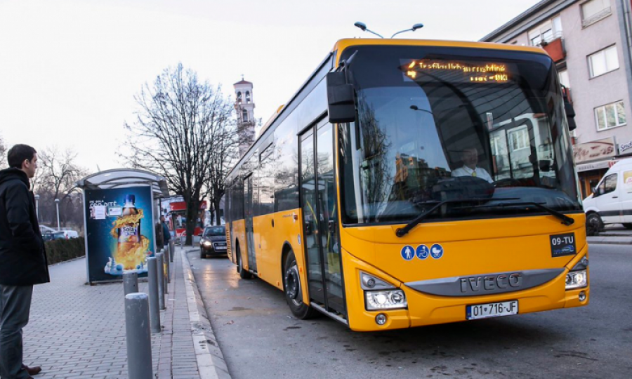 Një rast tepër i çuditshëm ka ndodhur në autobusin e Trafikut Urban në Prishtinë, qytetari ofendon konduktorin 