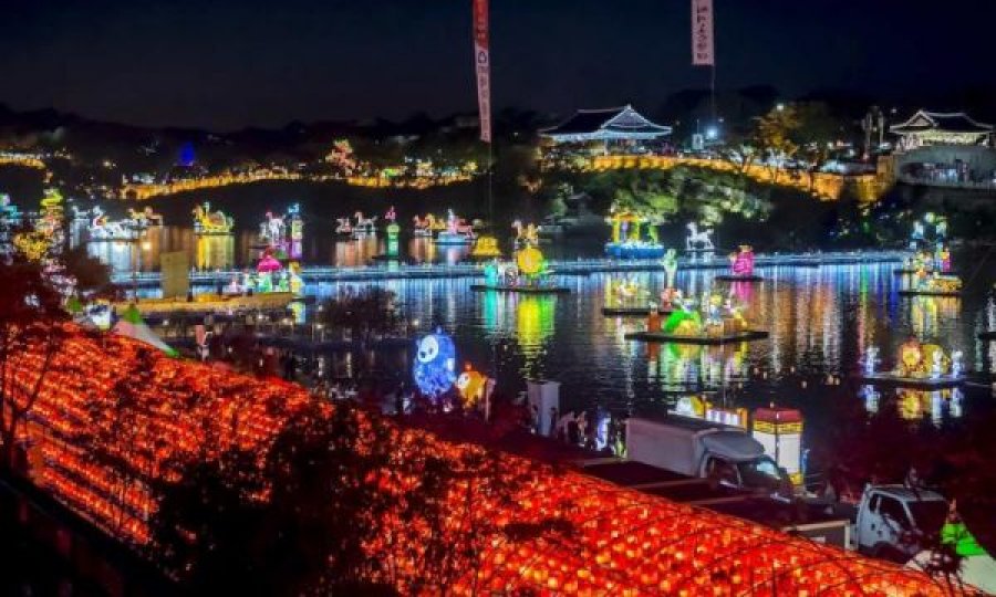 Festivali i Fenerëve ndriçon rrugët e Seulit