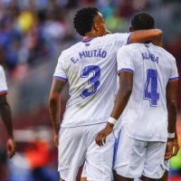 Janë harruar Ramos e Varane, Ancelotti i lumtur me dyshen Alaba-Militao