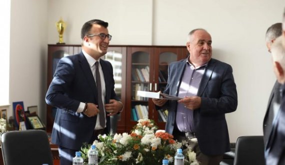 Ilir Ferati merr detyrën e Kryetarit të Komunës së Istogut