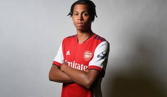 Arsenali i bën kontratë profesionale sulmuesit 17 vjeçar