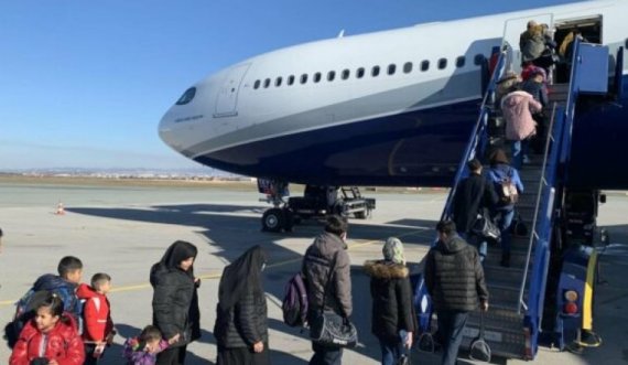 Edhe 256 afganë largohen nga Kosova drejt Kanadasë
