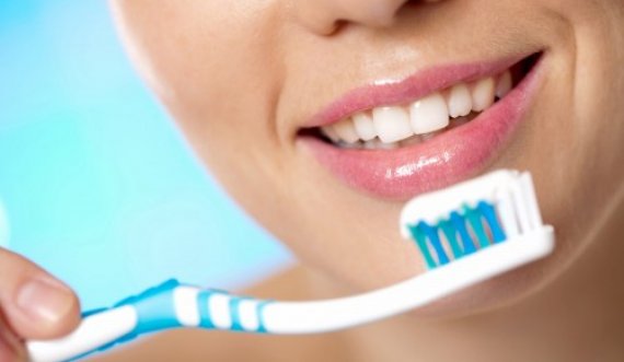 Ja gabimet që bëhen në kujdesin e shëndetit të dhëmbëve