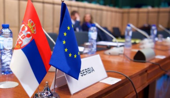 Brukseli e shtyn përpara Serbinë në rrugën e integrimeve europiane