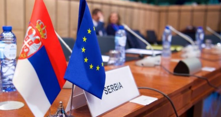 Brukseli 'dritë jeshile' Serbisë në rrugën e integrimeve europiane