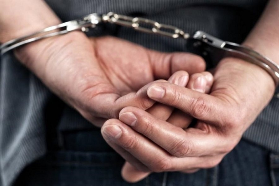 Arrestohen dy persona për vjedhje në një shkollë në Pejë