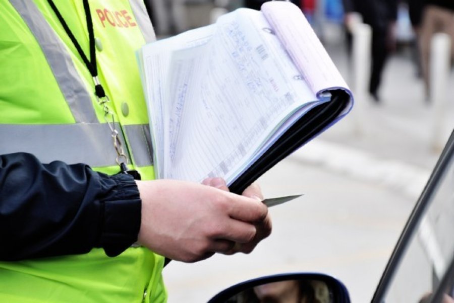 Policia shqipton rreth 1 mijë e 500 tiketa trafiku
