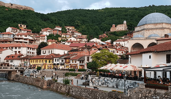 Rrahen mes vete babë e bir në Prizren