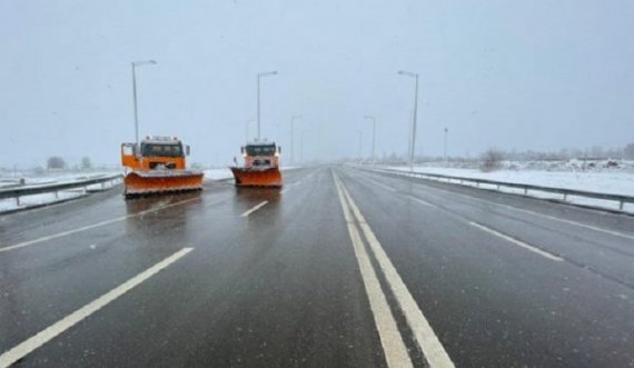 Reshjet dhe ngricat në rrugë, Ministria e Infrastrukturës ka një thirrje për shoferët