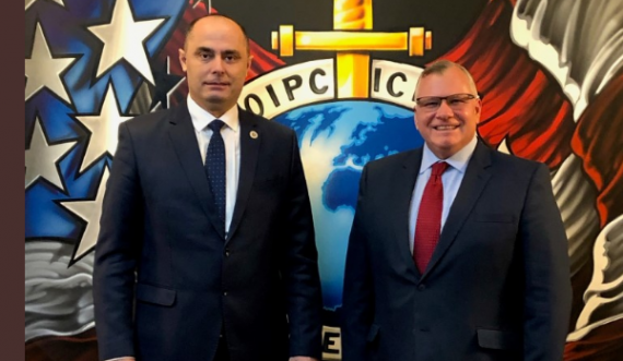 Drejtori i Policisë takim me kreun e INTERPOLIT në SHBA, diskutohet për zbatimin ndërkombëtar të ligjit