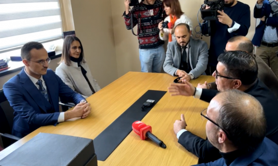 Pas 13 vitesh udhëheqje të Gjilanit, Lutfi Haziri ia dorëzon komunën Alban Hysenit